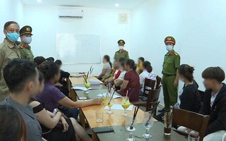 Quảng Bình: Cho tụ tập 40 người, chủ quán cà phê bị phạt 10 triệu đồng