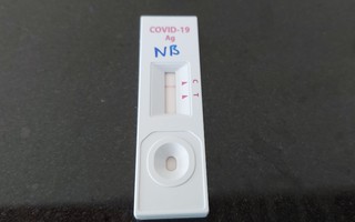 TP HCM: Nhà thuốc có chức năng kinh doanh trang thiết bị y tế mới được bán test nhanh Covid-19