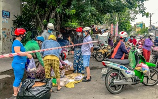 TP HCM: Một số chợ tự phát vẫn hoạt động bất chấp lệnh cấm