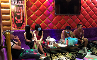 18 nam nữ ở Quảng Nam hát, chơi ma túy trong quán karaoke đóng kín cửa