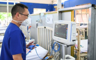 Bệnh viện dã chiến điều trị Covid-19 đặt tại Trường THPT Phú Nhuận đi vào hoạt động