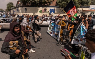 Chạy đua tháo ngòi khủng hoảng Afghanistan