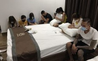 7 thanh niên nam nữ thuê khách sạn làm "bãi đáp" để chơi ma túy