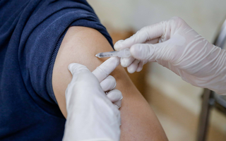 Mũi 2 vắc-xin Covid-19 có thể tiêm chậm bao lâu so với khuyến cáo?