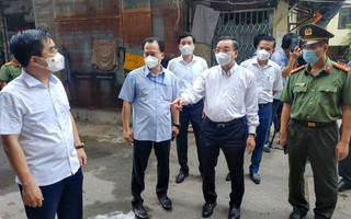 Chủ tịch Hà Nội thị sát tại ổ dịch phức tạp, nguy cơ nhất có 42 ca nhiễm SARS-CoV-2