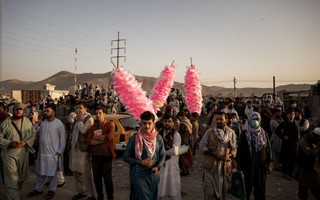 Taliban “phũ” với Mỹ, yêu cầu người dân Afghanistan ở lại