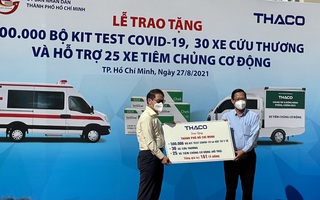 Thaco tặng TP HCM 55 xe cứu thương, xe tiêm chủng cùng 500.000 bộ kit xét nghiệm