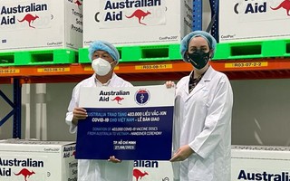 Úc trao 403.000 liều vắc-xin viện trợ tại TP HCM