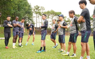 V-League dừng đến tháng 2-2022, các ngoại binh ra sao?