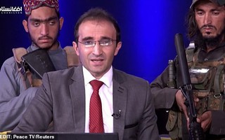 Phát thanh viên Afghanistan đưa tin giữa vòng vây súng ống Taliban
