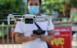 Cận cảnh giám sát hàng ngàn dân khu vực phong toả bằng flycam, ai vi phạm bị phạt nguội