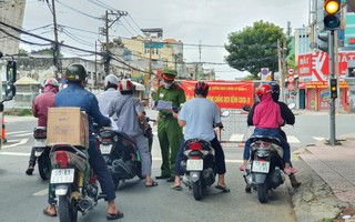 Làm sao để hạn chế lây nhiễm Covid-19 ở chốt kiểm soát?