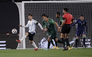 Messi lập hat-trick, vượt kỳ tích "vua" Pele ở vòng loại World Cup