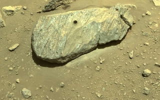 NASA "tóm gọn" mẫu vật Sao Hỏa đầu tiên, chuẩn bị đưa về Trái Đất