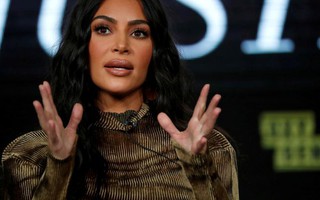 Người đẹp Kim Kardashian bị hàng xóm khởi kiện