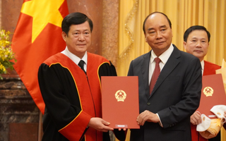 Chủ tịch nước Nguyễn Xuân Phúc trao quyết định bổ nhiệm 4 Thẩm phán TAND Tối cao