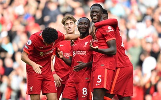 "Cuồng phong đỏ" Liverpool cuốn phăng Crystal Palace, chiếm ngôi đầu Ngoại hạng
