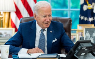 Tổng thống Biden xuống nước, Pháp đáp lễ