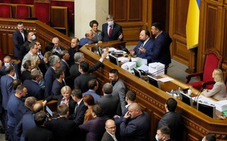 Ukraine ra luật mới "trói chân" giới tài phiệt