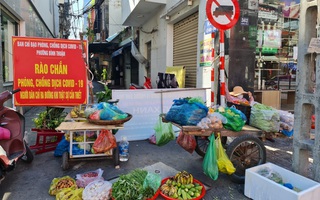 Tiểu thương tràn xuống vỉa hè lập “chợ cóc” giữa trung tâm TP Đà Nẵng