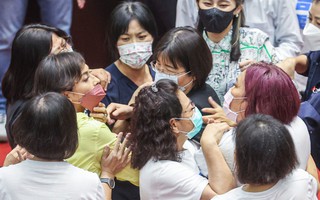 Các nhà lập pháp Đài Loan ẩu đả dữ dội