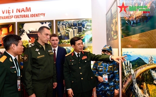 Bộ trưởng Quốc phòng Phan Văn Giang tiếp Thứ trưởng Bộ Quốc phòng Nga
