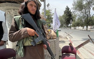 Taliban bị cáo buộc bắn chết nữ cảnh sát mang thai trước mặt gia đình