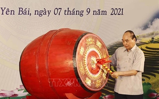 Chủ tịch nước đánh trống khai giảng tại Trường Phổ thông Dân tộc nội trú THPT tỉnh Yên Bái