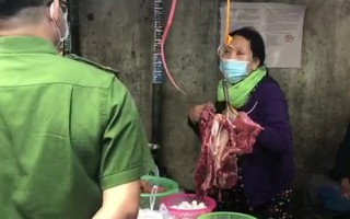 Đà Nẵng: 2 mẹ con tiểu thương “vượt rào” cách ly y tế, trốn ra chợ bán thịt