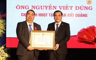 Chủ tịch Tập đoàn Đất Quảng đón nhận Huân chương Lao động hạng Ba