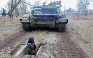 Ukraine nhận "hàng nóng" từ Anh, Canada