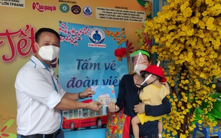 Bệnh viện Nhi Đồng 1 tặng vé xe cho nhiều bệnh nhi về quê ăn Tết