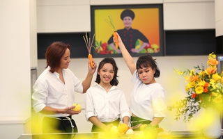 Gia đình danh hài Việt Hương trẻ trung đón Tết