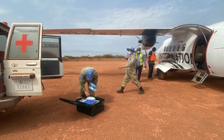 Cận cảnh cấp cứu đường không bệnh nhân Covid-19 tại Nam Sudan