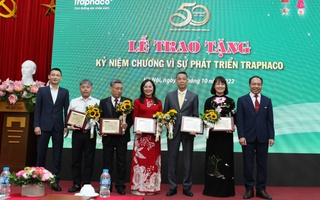 128 lãnh đạo, cán bộ, nhân viên Traphaco nhận kỷ niệm chương