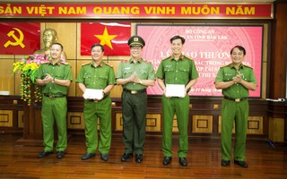 Thưởng nóng 2 đơn vị phá nhanh vụ cướp táo tợn tại nhà chủ tịch huyện