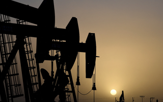 Dự báo “nóng”: Giá dầu “đỏ sàn”, chờ vực dậy sau cuộc họp của OPEC+