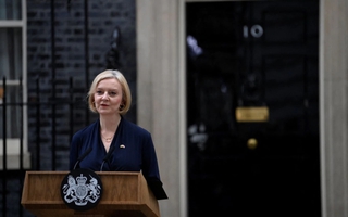 Vì sao bà Liz Truss chỉ làm thủ tướng Anh được 44 ngày?