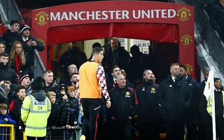 Ronaldo "gây bão Old Trafford", có nguy cơ bị phạt nặng