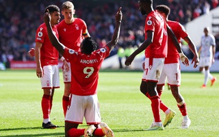 Liverpool thua sốc tân binh Nottingham Forest, nguy cơ văng Top 8