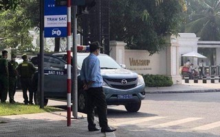 Xe cảnh sát 113 trước cổng Vingroup là bảo đảm an ninh trật tự cho lãnh đạo nước ngoài tới thăm
