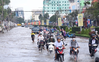 Cần Thơ chỉ đạo khẩn việc dạy học khi triều cường vượt báo động III