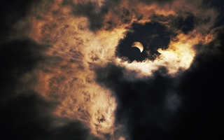 Hôm nay 40% người Trái Đất chứng kiến Mặt Trời hóa trăng lưỡi liềm