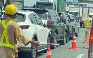 5 xe va chạm liên hoàn trên đường cao tốc TP HCM - Long Thành - Dầu Giây