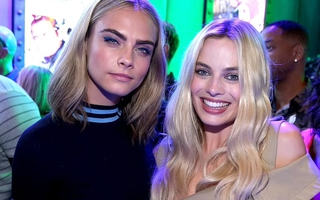 Chụp lén hai siêu mẫu Margot Robbie và Cara Delevingne, tay săn ảnh bị đánh gãy tay