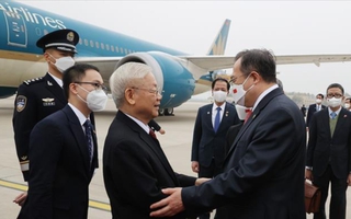 Tổng Bí thư Nguyễn Phú Trọng tới Bắc Kinh, bắt đầu thăm chính thức Trung Quốc