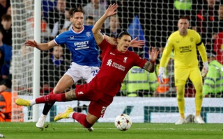 Thủ môn cứu nguy 8 lần, Rangers thua nhẹ 0-2 trước Liverpool