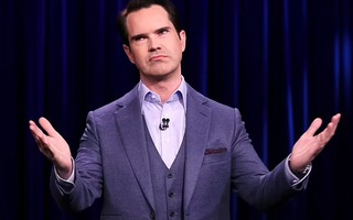 Rộ tin danh hài Jimmy Carr bị cha ruột kiện tội phỉ báng