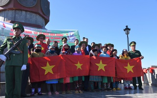 Him Lam Land đồng hành Báo Người Lao Động trao tặng 10.000 lá cờ Tổ Quốc cho vùng biên giới Hà Giang