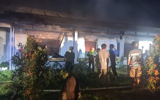 Trường học ở Quảng Nam bất ngờ cháy dữ dội trong đêm